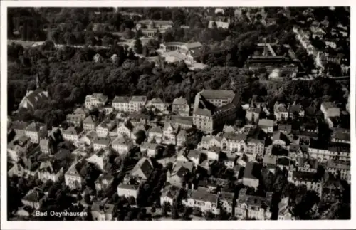 Ak Bad Oeynhausen in Westfalen, Luftaufnahme von  Stadtansicht, Straßen und Häuser