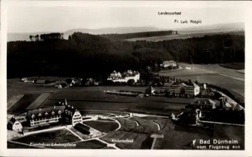 Ak Bad Dürrheim im Schwarzwald, Luftaufnahme, Landessolbad, Fr. Luis Hospiz, Kindersolbad, Eisenb