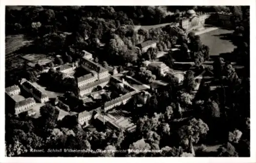 Ak Bad Wilhelmshöhe Kassel in Hessen, Luftaufnahme von  Wilhelmshöhe, Bäume, Gebäude
