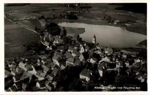 Ak Kißlegg im Allgäu, Luftaufnahme von  Kirchturm, zahlreiche Zimmer