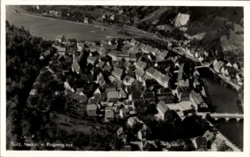 Ak Sulz am Neckar, Luftaufnahme von  viele Häuser, Landschaft