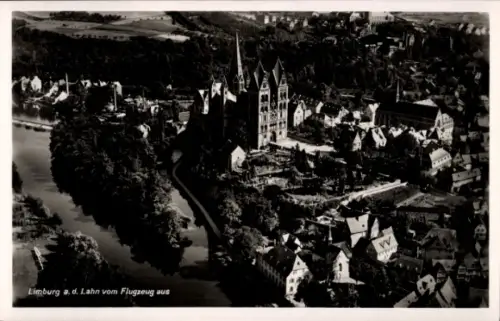 Ak Limburg an der Lahn, Luftaufnahme von Limburg, Lahn, Fluss, Stadtansicht,  Gebäude