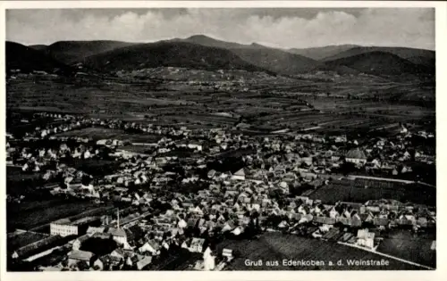 Ak Edenkoben an der Haardt Pfalz, Landschaftsaufnahme, Weinberge, Häuser, Berge im Hintergrund