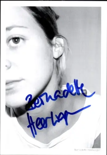 Foto Schauspielerin Bernadette Heerwagen, Portrait, Autogramm