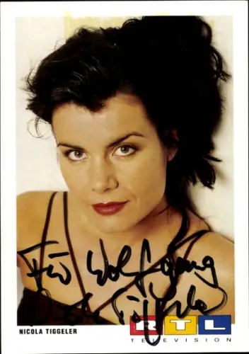 Autogrammkarte Schauspielerin Nicola Tiggeler, Portrait, Autogramm