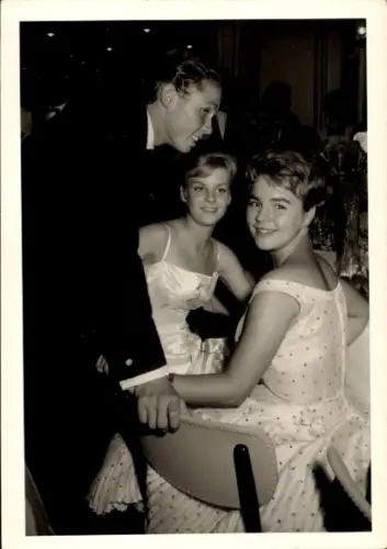 Foto Ak Schauspielerin und Sängerin Cornelia Conny Froboess, Schauspieler und Sänger Peter Kraus