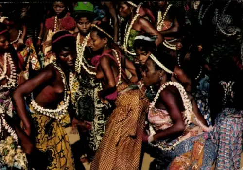 Ak Togo, Tanzende Afrikanerinnen, Afrikanische Tracht