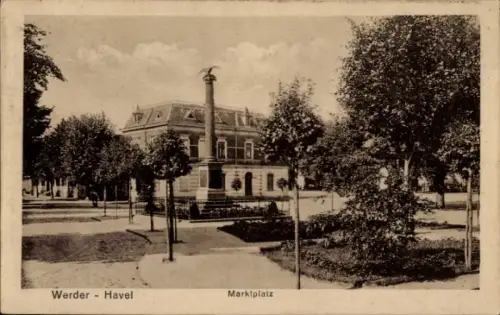 Ak Werder an der Havel, Marktplatz, Kriegerdenkmal