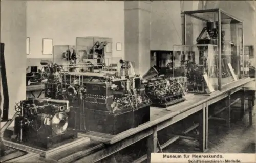Ak Berlin, Das Museum für Meereskunde, Schiffsmaschinen Modelle