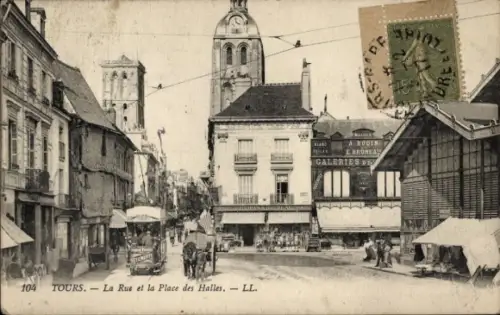 CPA Tours Indre et Loire, Rue et la Place des Halles