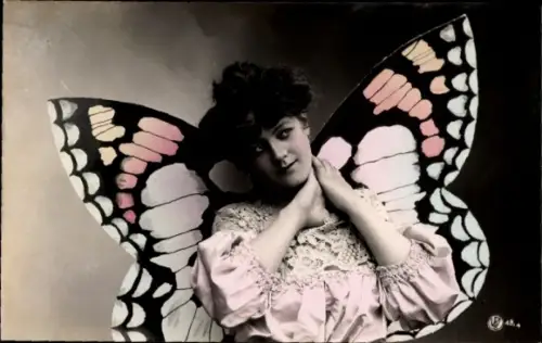 Ak Portrait einer Frau mit Schmetterlingsflügeln, coloriert