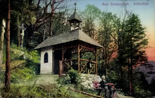 Ak Bad Reichenhall in Oberbayern, weißes Gebäude mit hölzerner Vorhalle und Glockentürmchen, Mann