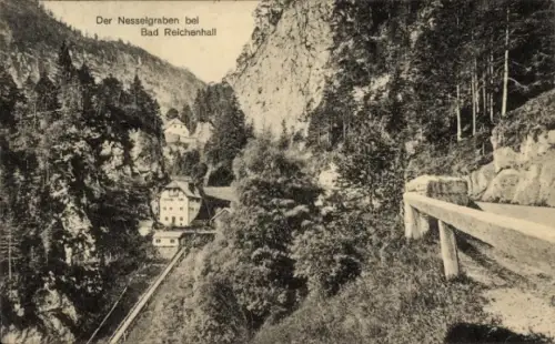 Ak Bad Reichenhall in Oberbayern, Blick in den Nesselgraben, Felsen, Häuser