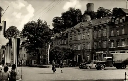 Ak Bad Lobenstein in Thüringen, Marktplatz, Lastwagen, Fahnenschmuck