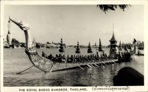 Ak Bangkok Thailand, Prunkbarke mit drachenförmigem Bug, Ruderer, Pagodendächer, Beschriftung 'Th
