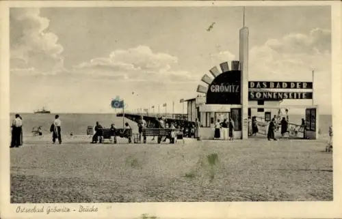 Ak Ostseebad Grömitz in Holstein, Seebrücke mit Eingangsportal 'Das Bad der Sonnenseite', Strand,