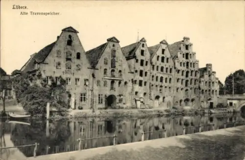 Ak Hansestadt Lübeck, alte Travespeicher