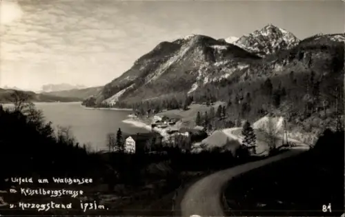 Ak Urfeld am Walchensee Kochel am See, Ufer mit kleinen Häusern, geschwungene Straße, Waldhang, S