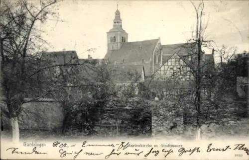 Ak Gardelegen in der Altmark, Marienkirche mit Stadtmauer