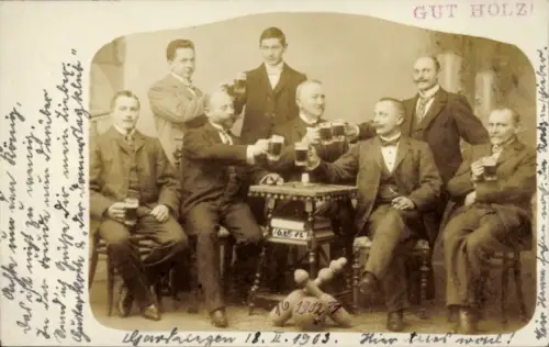 Foto Ak Gardelegen in der Altmark, Kegelclub, Männer mit Biergläsern, Gruppenbild
