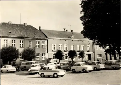 Ak Wesenberg in Mecklenburg, Markt, Autos