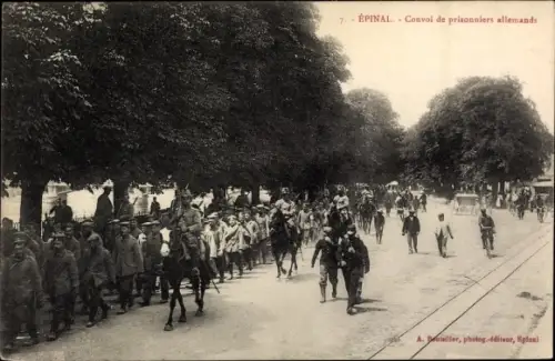 Ak Épinal Lothringen Vosges, Convoi de prisonniers allemands