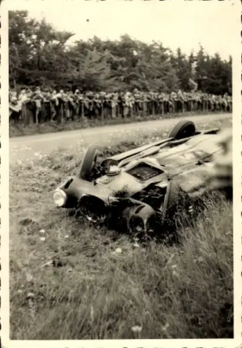 Foto Motorrennsport, Unfall, Beschädigtes Auto