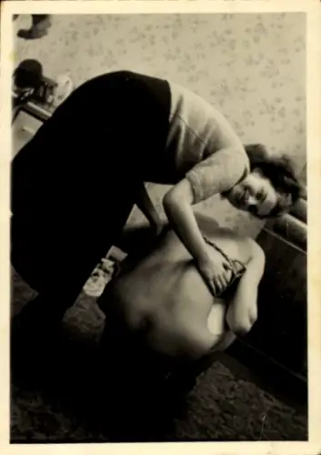 Foto Lächelnde Frau, Nackter Mensch