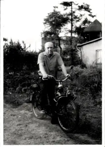 Foto Mann mit Fahrrad