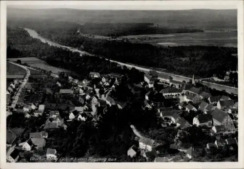 Ak Oberkirchberg Illerkirchberg in Württemberg, Luftaufnahme von Oberkirchberg, Fluss, Bäume, Häu