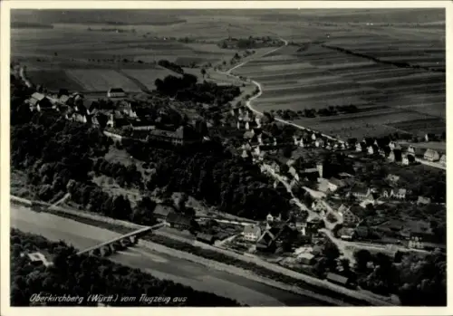 Ak Oberkirchberg Illerkirchberg in Württemberg, Luftaufnahme von  Landschaft, Fluss, Gebäude
