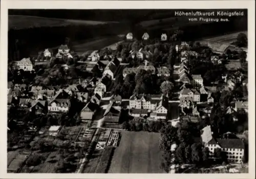 Ak Königsfeld im Schwarzwald Baden, Luftaufnahme des Höhenluftkurorts  Häuser, Bäume, Landschaft