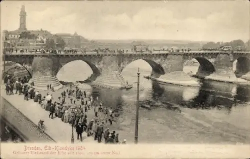 Ak Dresden, Elb Klondyke, Tiefstand der Elbe im Juli 1904, Vertreibung der Strandpiraten