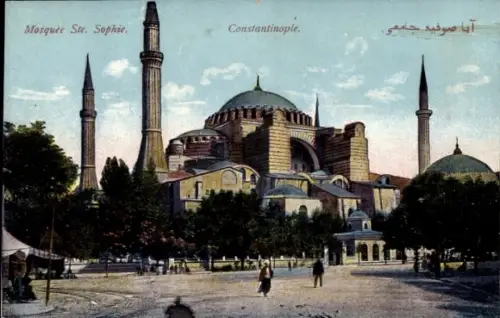 Ak Konstantinopel Istanbul Türkei, Kuppel und Minarette, Bäume, Spaziergänger auf Platz, kleiner 