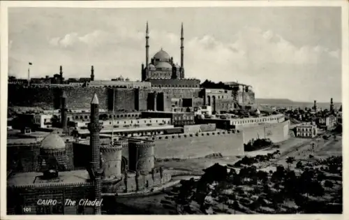 Ak Cairo Kairo Ägypten, Zitadelle mit großer Moschee und Kuppel, zwei hohe Minarette, Stadtmauern