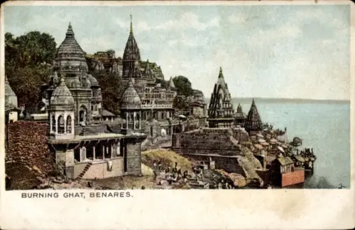 Ak Varanasi Benares Indien, Ghat-Treppen, Tempel/Schreine, Personen am Ufer, Boote, Beschriftung 