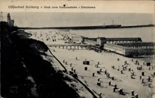 Ak Kołobrzeg Ostseebad Kolberg Pommern, Strand mit vielen Strandkörben, Pier mit Badehäuschen, St