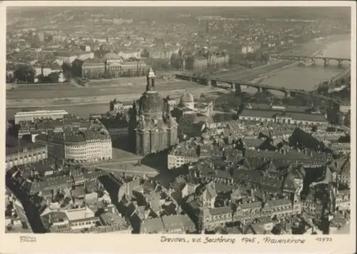 Ak Dresden Altstadt Friedrichstadt, Luftaufnahme der Frauenkirche, Zerstörung 1945, Stadtansicht