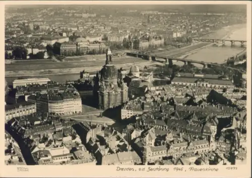 Ak Dresden Altstadt Friedrichstadt, Luftaufnahme der Frauenkirche, Zerstörung 1945, Stadtansicht