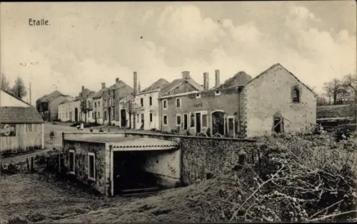 Ak Étalle Wallonien Luxemburg, Straßenansicht, zerstörtes Cafe