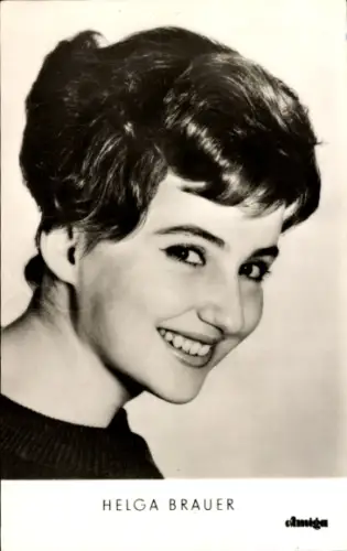 Ak Schlagersängerin Helga Brauer, Portrait, Amiga