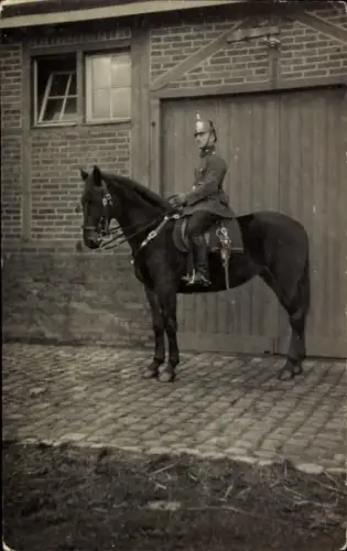 Foto Ak Deutscher Soldat in Uniform, Pferd