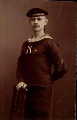 Foto Ak Deutscher Marinesoldat in Uniform, Kriegsschiff von der Tann
