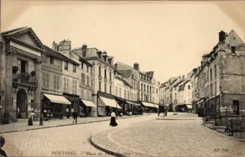 Ak Pontoise Val d'Oise, Place duPetit Martroy