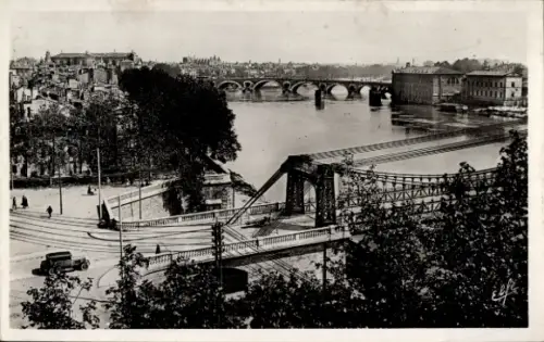 Ak Toulouse Haute Garonne, Fluss mit zwei Brücken, eisernes Brückengeflecht vorn, steinerne Bogen