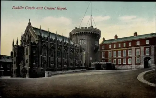 Ak Dublin Irland, gotische Kapelle, runder Wehrturm, roter Backsteinbau, leerer Vorplatz, Fahnenm
