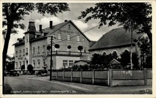 Ak Niederlungwitz Glauchau in Sachsen, Gasthof Wechselburger Hof, Inh. R. Schuster, Straßenpartie