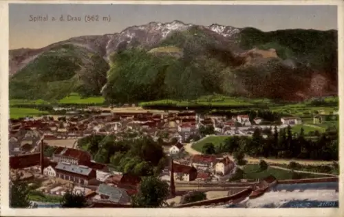 Ak Spittal an der Drau Kärnten, Stadtpanorama, schneebedeckte Berge, Fluss mit Wehranlage und Boo