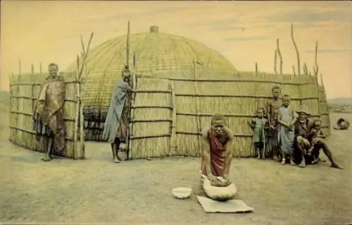Ak Natal Kafferland Südafrika, Sulufamilie vor der Hütte, Zulu