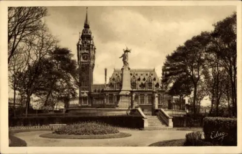 Ak Calais Pas de Calais, Uhrturm, Statue, erhöhter Garten mit Treppe, Rundbeet, Bäume, Signatur '